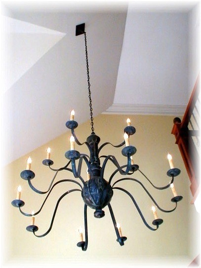 Period-Design-Lighting-Foyer-Chandelier